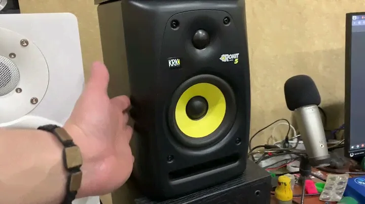 Студийные мониторы KRKRokit 5 RPG2 &&& JBL 305 mk2 нота 🎵🎵звука стурое всегда лучше.