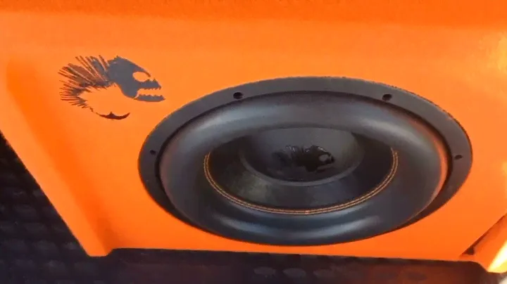 Активный сабвуфер DL Audio PIRANHA 12A ORANGE V.2 в Nissan Note e 12