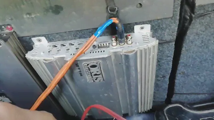 Простой и компактный сабвуфер Blaupunkt
