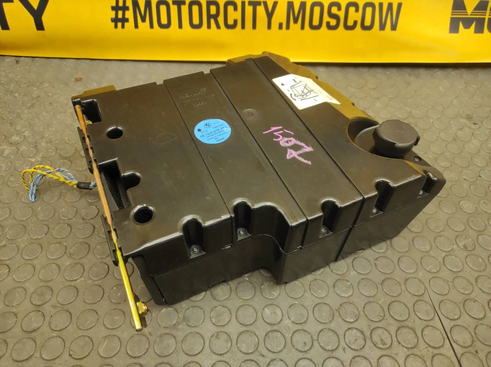 Сабвуфер BMW 525i 2002 E39 M54B25 2.5 65136910371 в Москве-1