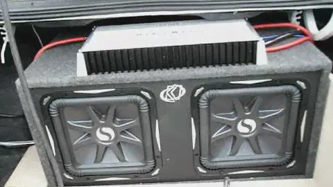 Maxxsonics Hifonics BRZ2400.1D Kicker 12" L7's solo baric.
